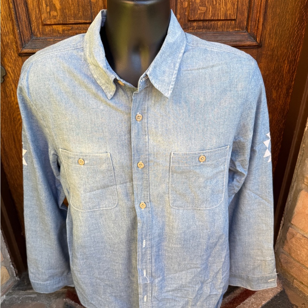 Men's Casual Blue Geometric Button-Down Shirt - Picture 2 of 7